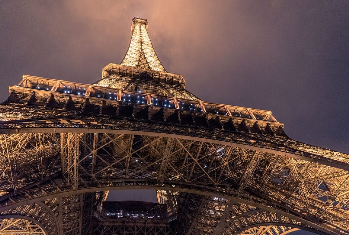 13 feet Eiffel Tower replica built on the roof of home by cuba man Jorge Enrique Salgado