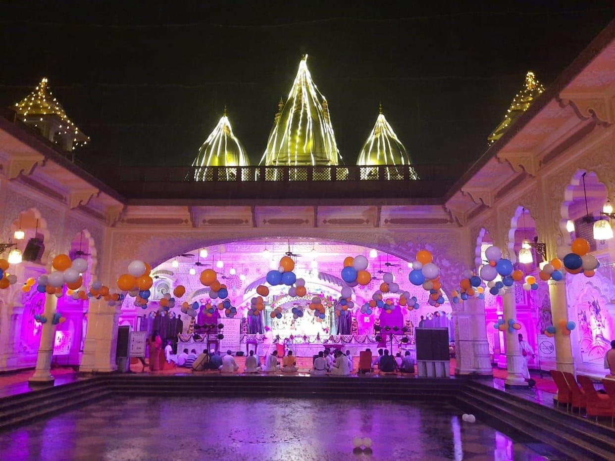 Devotees worship at home on Shri Krishna Janmashtami, visit online.