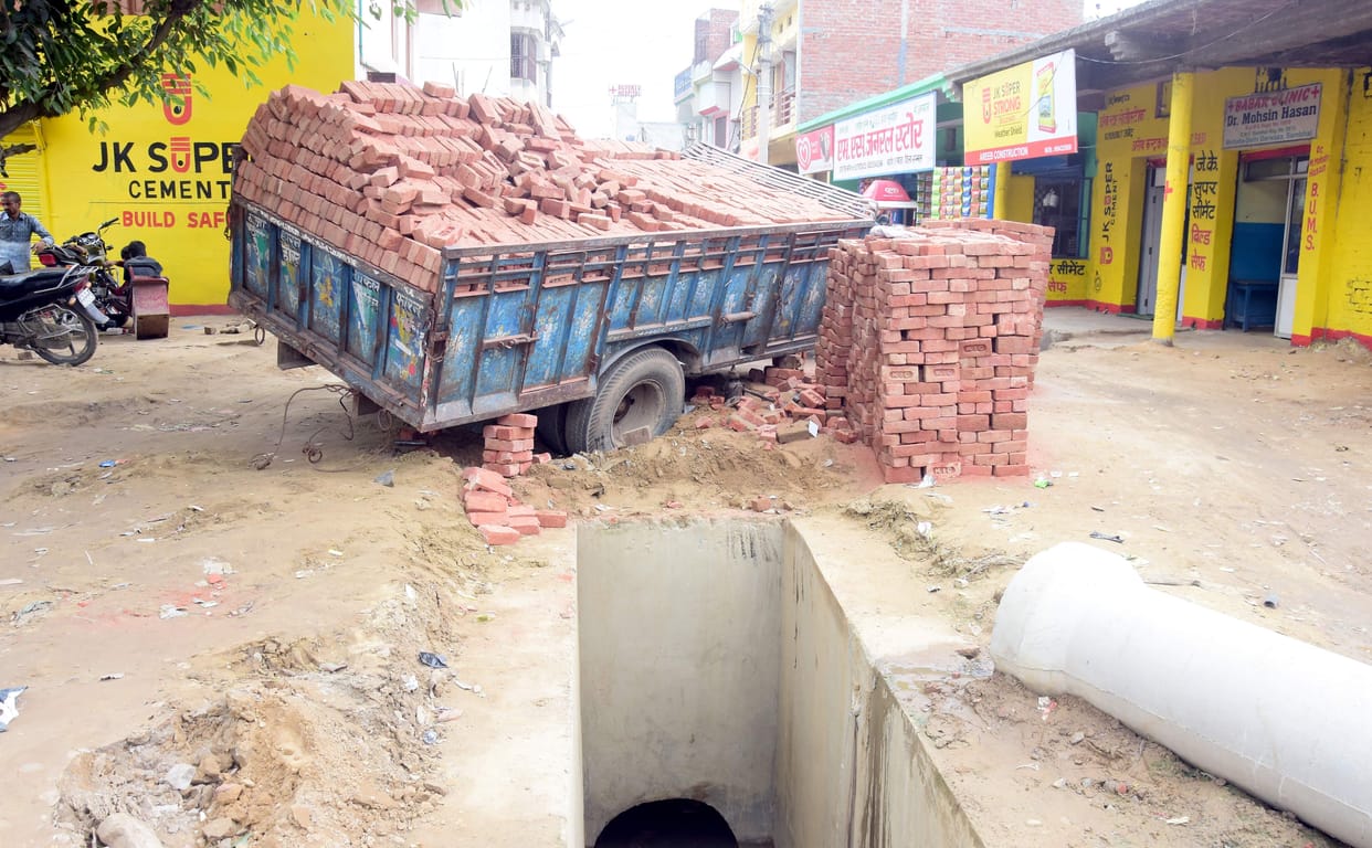 sewer line problem in sambhal