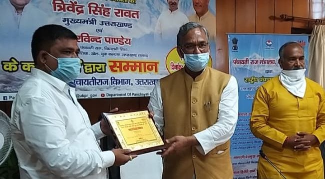 Kherli's head Rupesh Chauhan honored with Nanaji Deshmukh Award