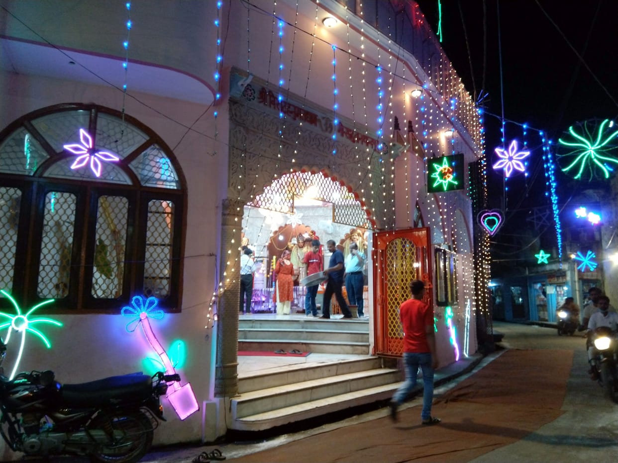Janmashtami festival celebrated with simplicity, few people reach temples