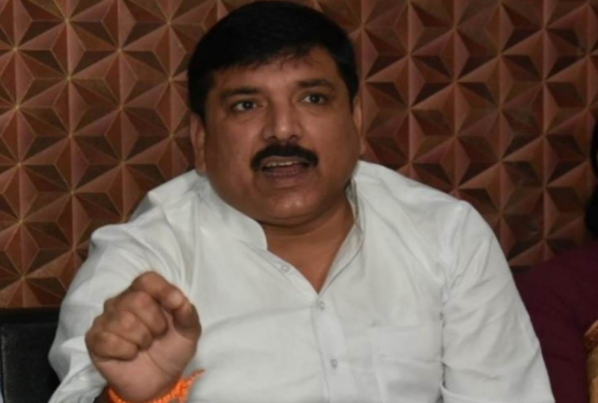 aam aadmi party alleges UP government for casteism