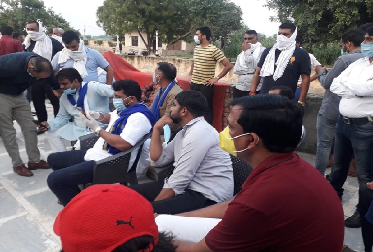 Bhim Army Chief Chandrashekhar reaches to meet Sudeeksha Bhati family stopped by police