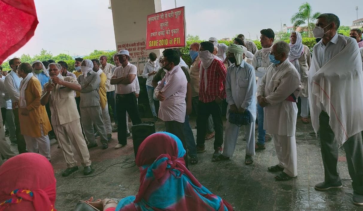 sacked physical teacher demonstrate and arrest