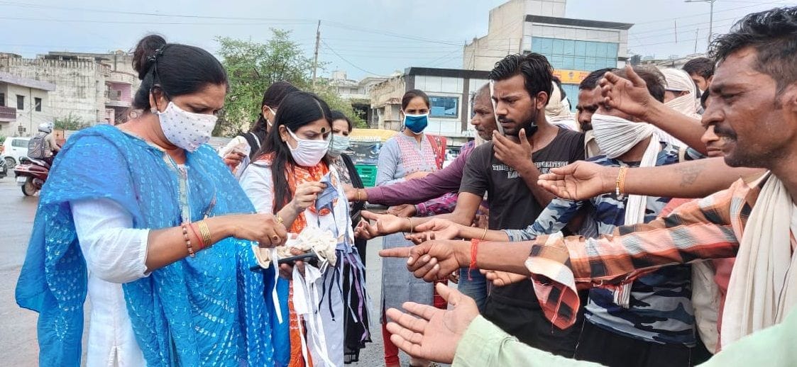 distribute masks to be labours