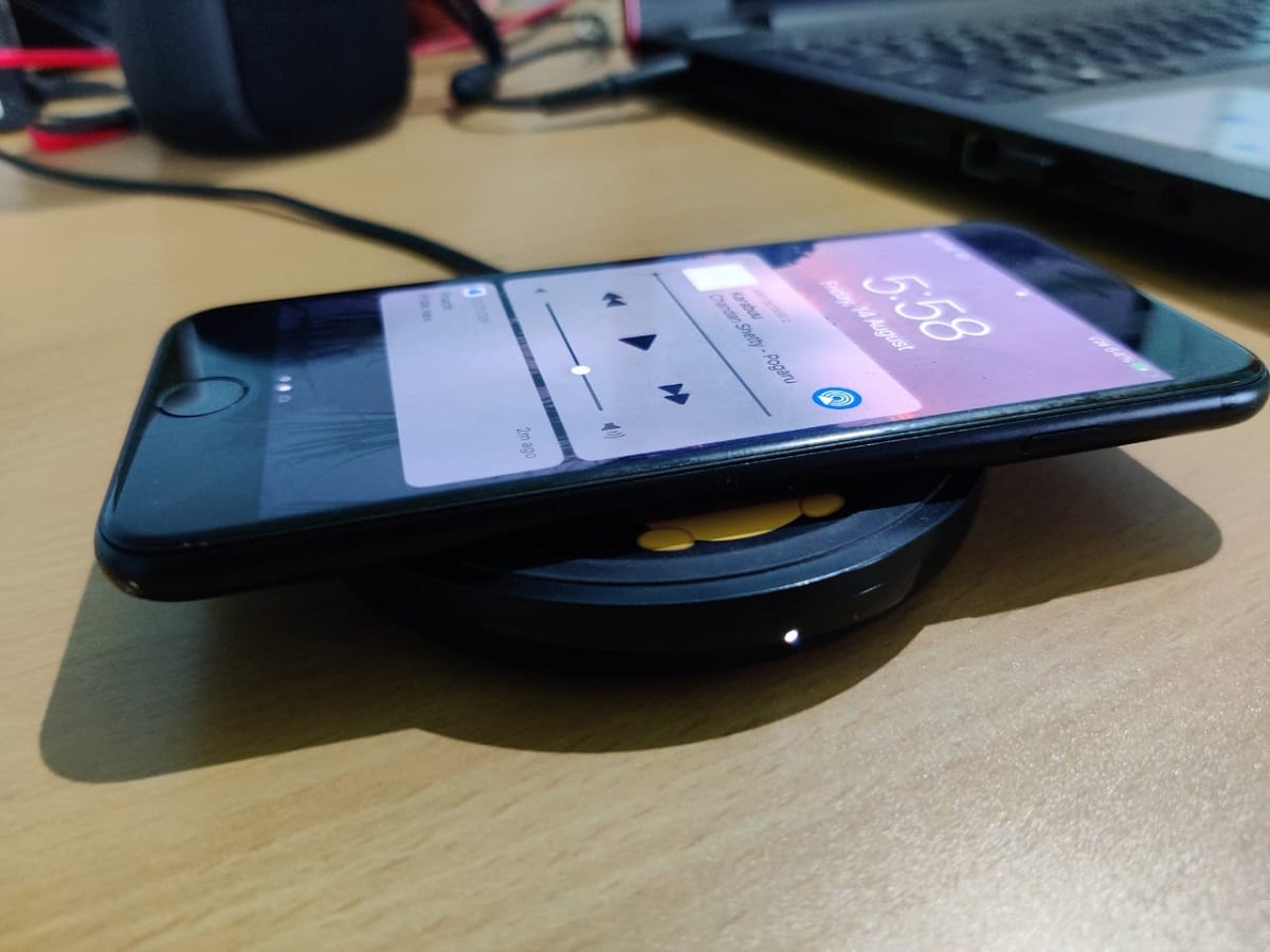 Belkin Kakao BOOSTUP 10W Wireless Charging Pad