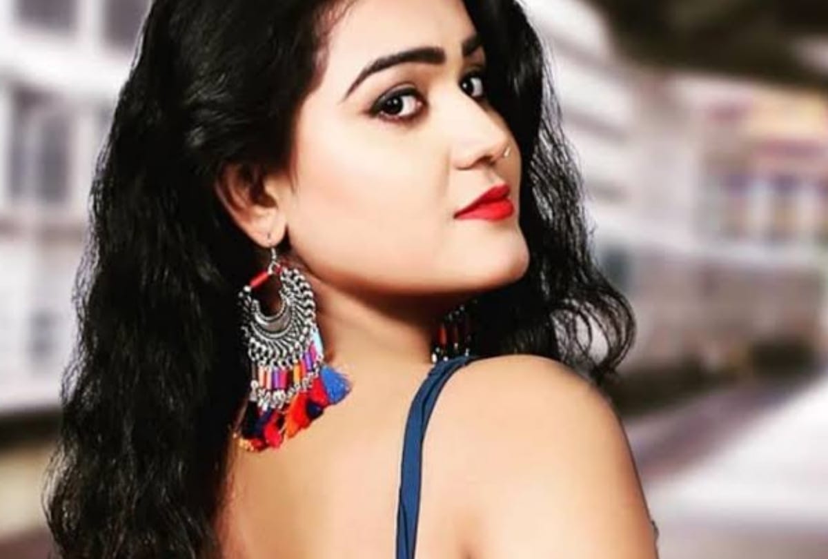 Bhojpuri Actress Kanak Pandey Help to three thousand labour came dubai to india
