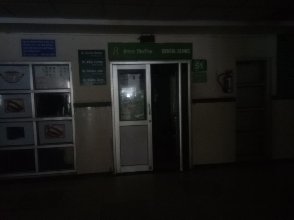 Due to rain, the hospital's power failure, treatment of patients with phone lights, trouble increased