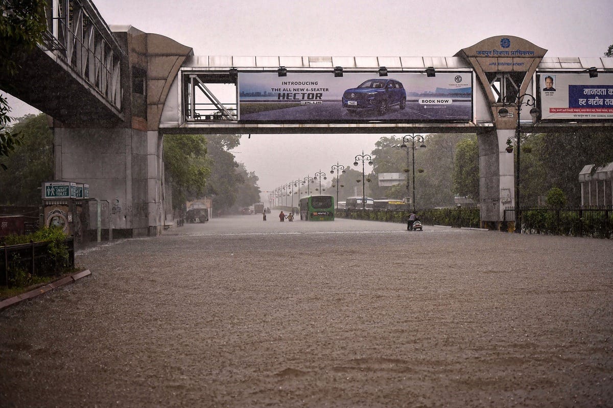 due to Heavy rains in Jaipur jeep drowned, three died, 50 families were evacuated to safer places