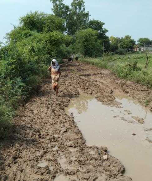 Trouble by incomplete road between Chandrasi-Kanakheda