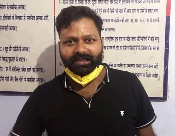 Two groups of youths fight, Bajrang Dal leader uproar, clash with police,