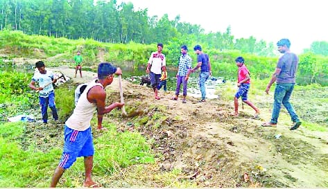 The system did not listen to the complaint, then the villagers started to build themselves a bridge over the river