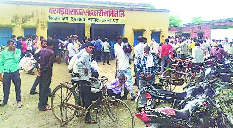 One or two sacks given to farmers and hundreds of sacks of urea made black