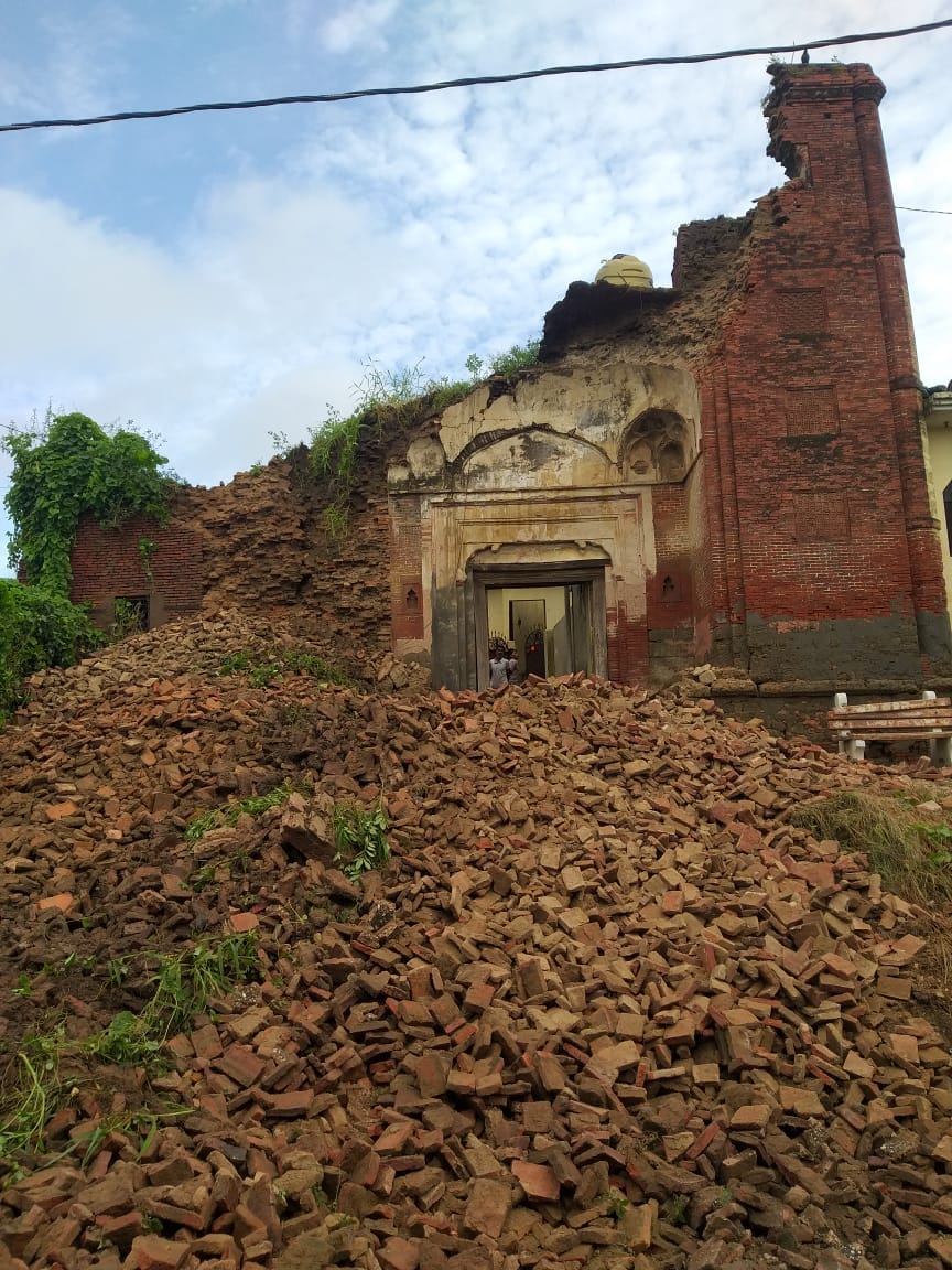 The door of the ancient palace in Ranadeva fell in the rain