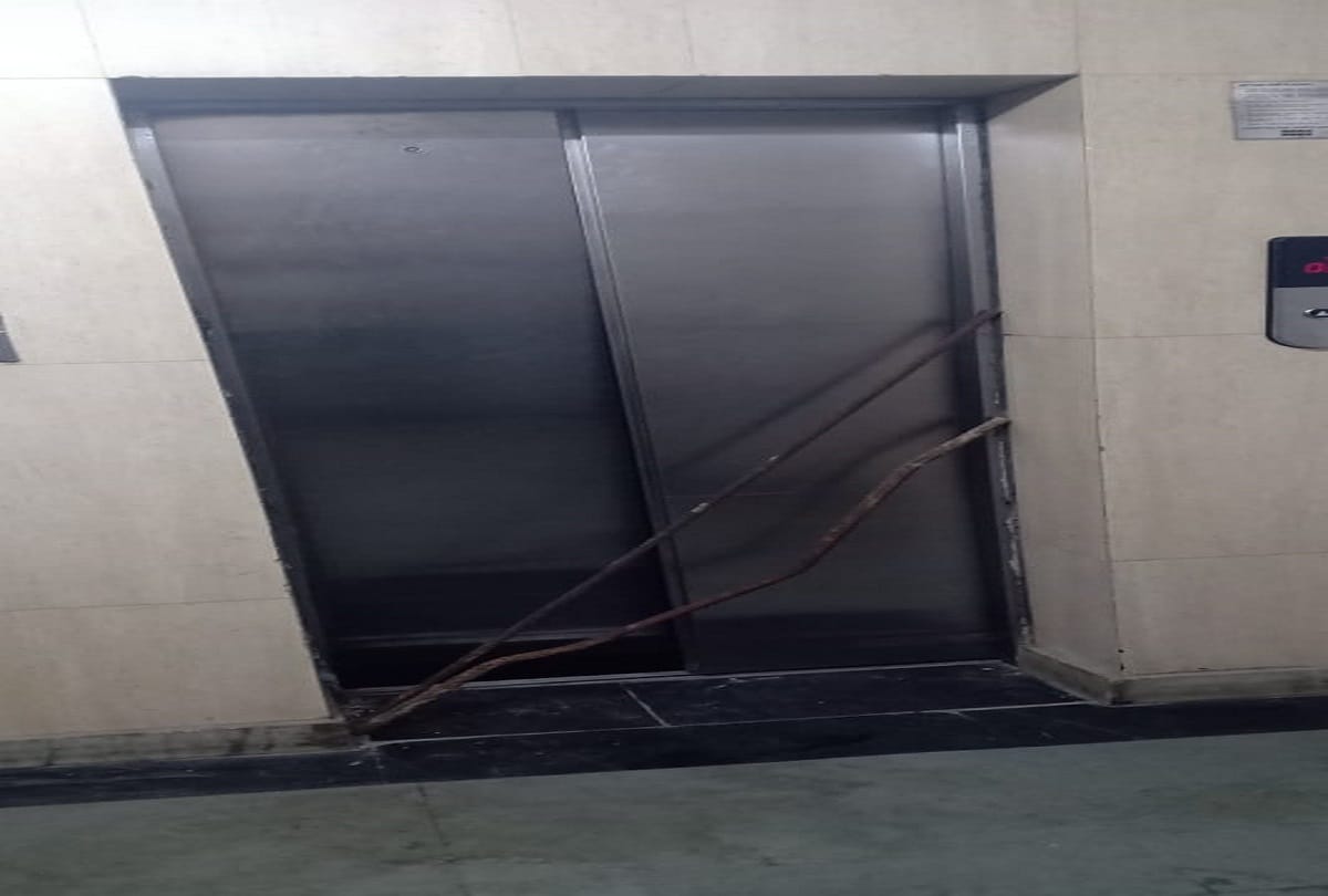 Ghaziabad lift gate open automatically even before it came retired xen fall from third floor died read full news
