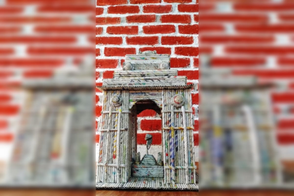 Independence Day 15th August 2020 in India: A student of Muzaffarnagar has made red fort and india gate from waste news paper
