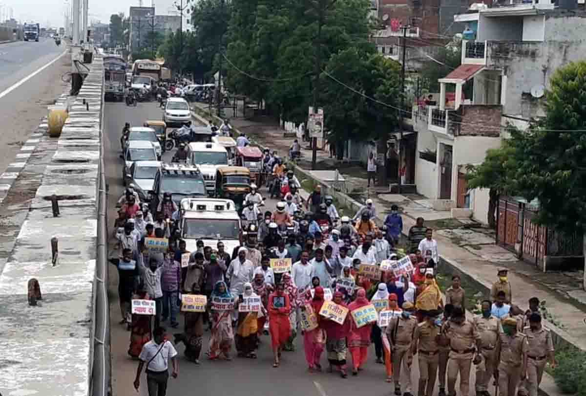 UP: Sanjeet's family was going on foot to meet CM Yogi