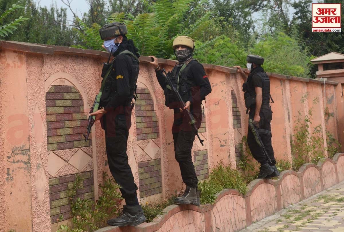 Srinagar Terrorist Attack News, terrorists attacked security forces in Nowgam area on outskirts of Srinagar, two cops injured