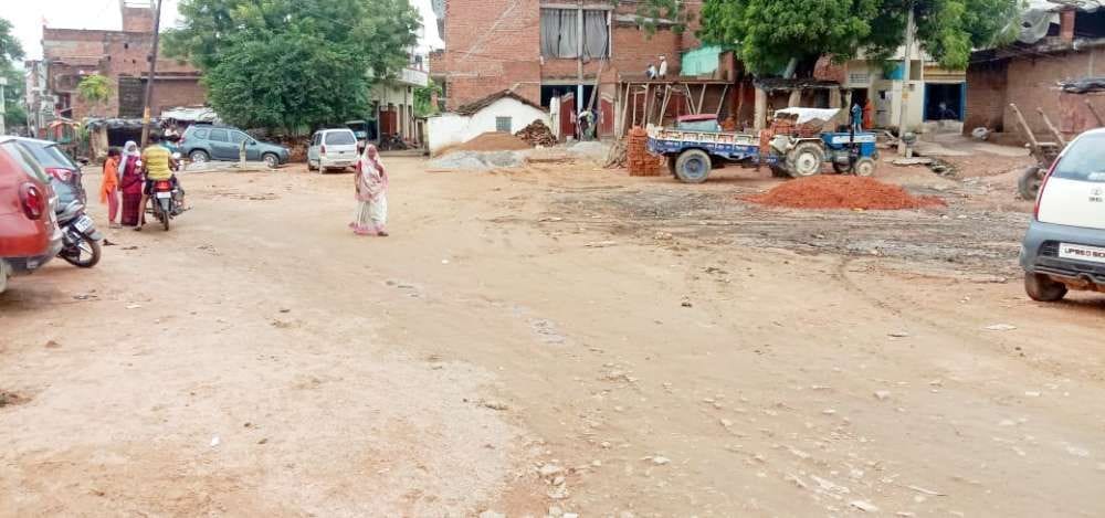 sixteen senaniyon ko di gai thi fansi in mahoba