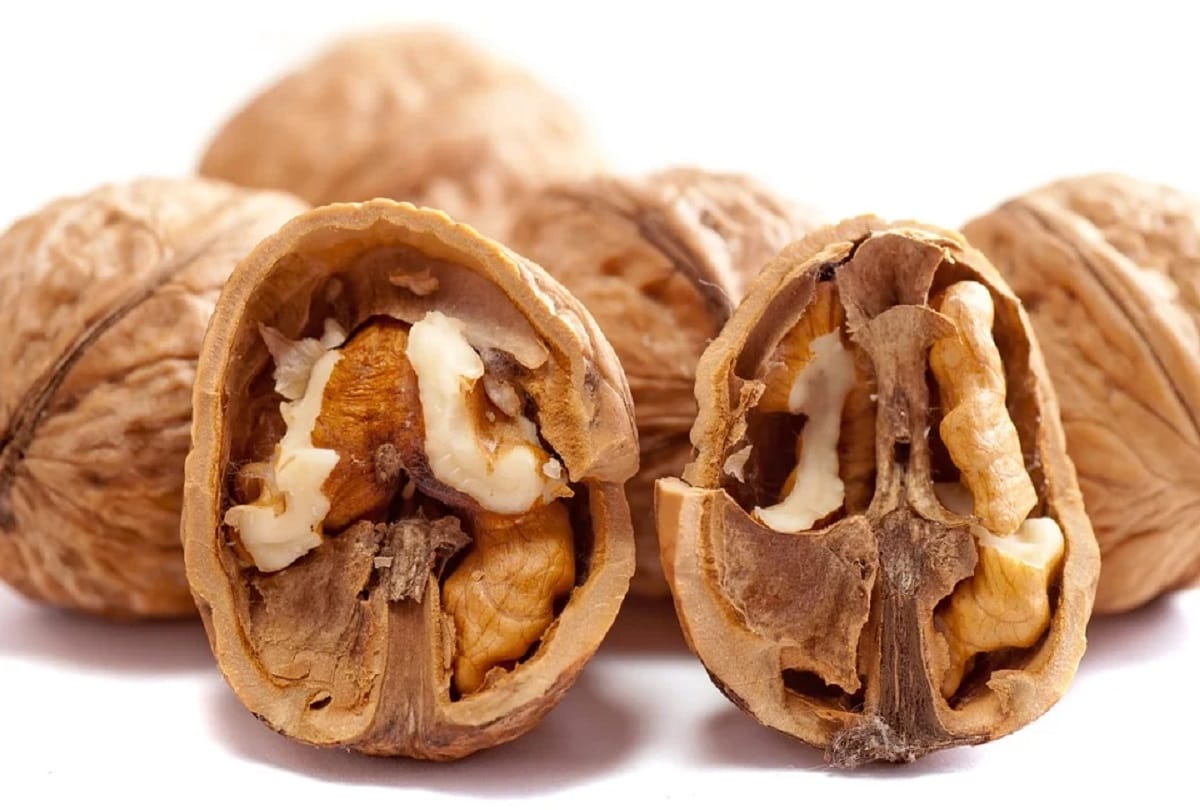Health Benefits of walnuts with milk