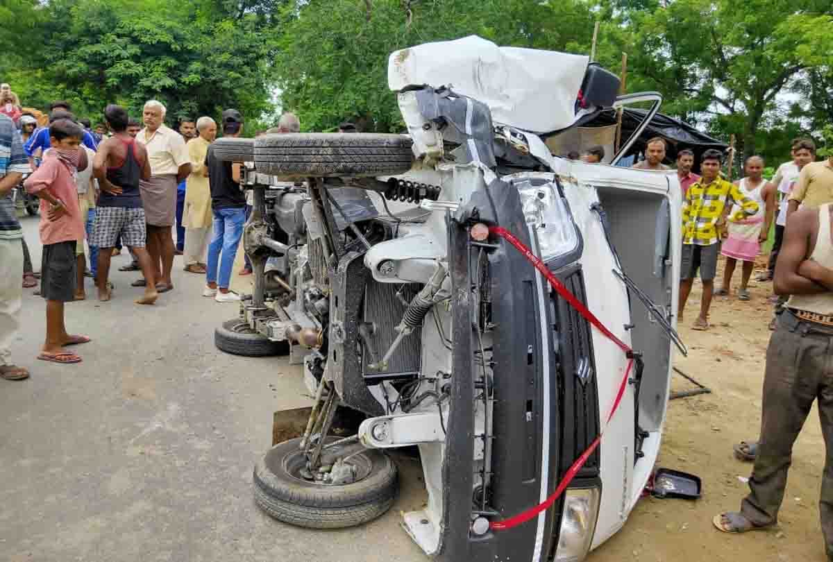 two people died and one injured in road accident in farrukhabad