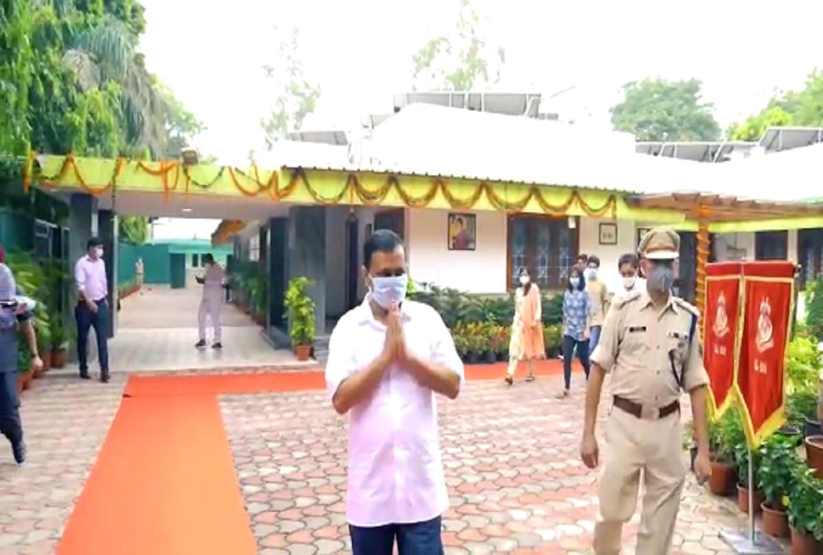 Independence day 2020 photos of flag hoisting at red fort cm house jamia millia lg house iit delhi mcd delhi police commissioner office