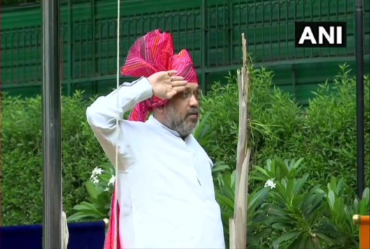 Independence Day 2020 Several leaders including Amit shah, LK Advani hoisted the flag on 74 independence day