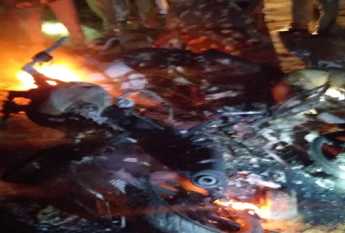 Azamgarh news in hindi: After killed of Pradhan crowd burnt police chowki, firing and stone pelting, see frightening pictures