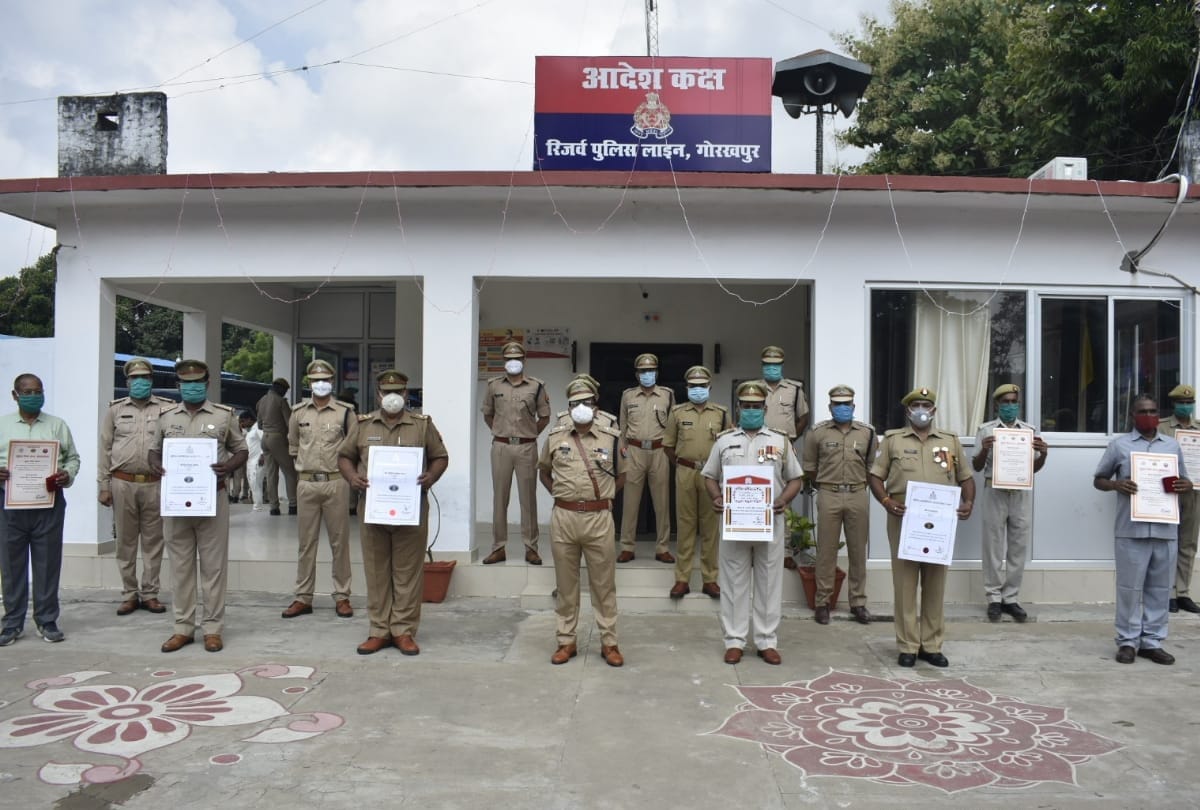 Independence Day 2020 in Gorakhpur: SSP Dr. sunil gupta awarded 49 policemen for doing excellent work in Gorakhpur