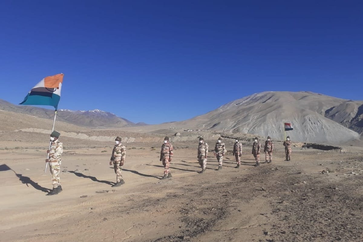 Independence Day of India 2020:  ITBP Jawans Celebrate independence day on banks of Pangong Tso lake 17000 Feet In Ladakh