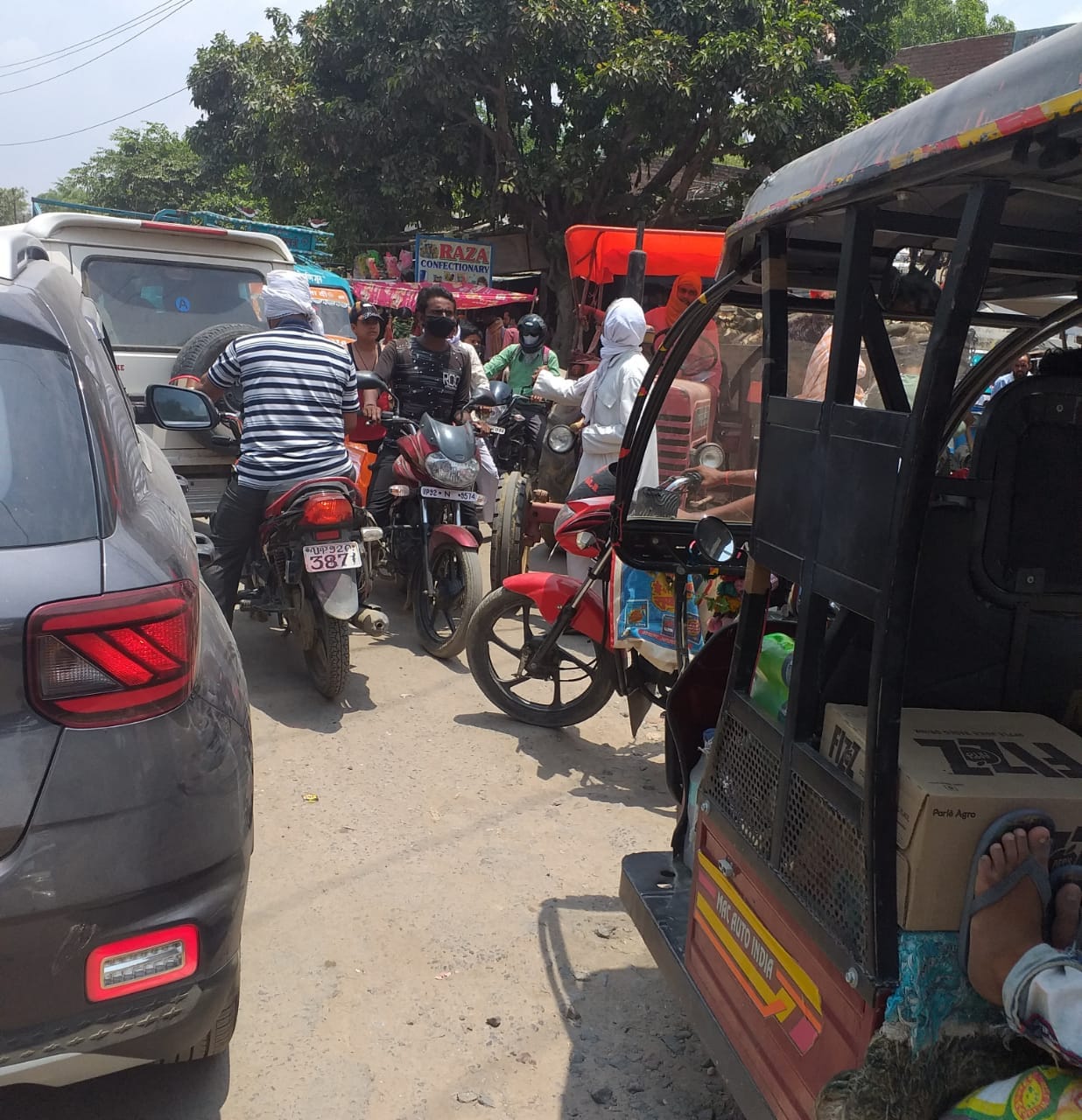 Once again, the traveler is suffering from jam jam in Kalpi