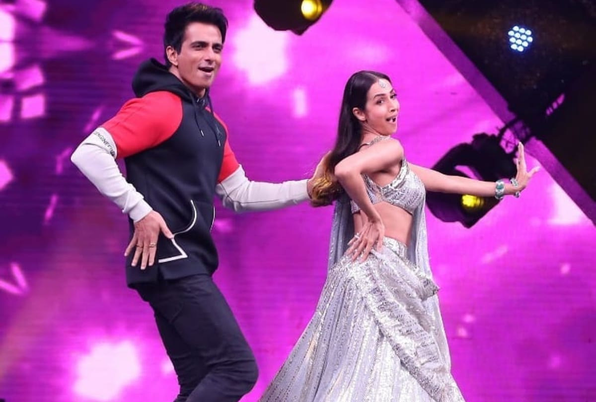 malaika arora celebrates independence day in advance in silver lehenga