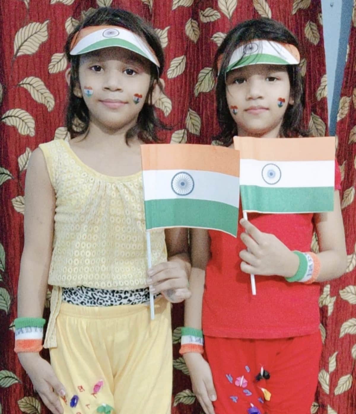 Independence day 2020: Corona warrior nurse hoisted the flag in commissionerate varanasi