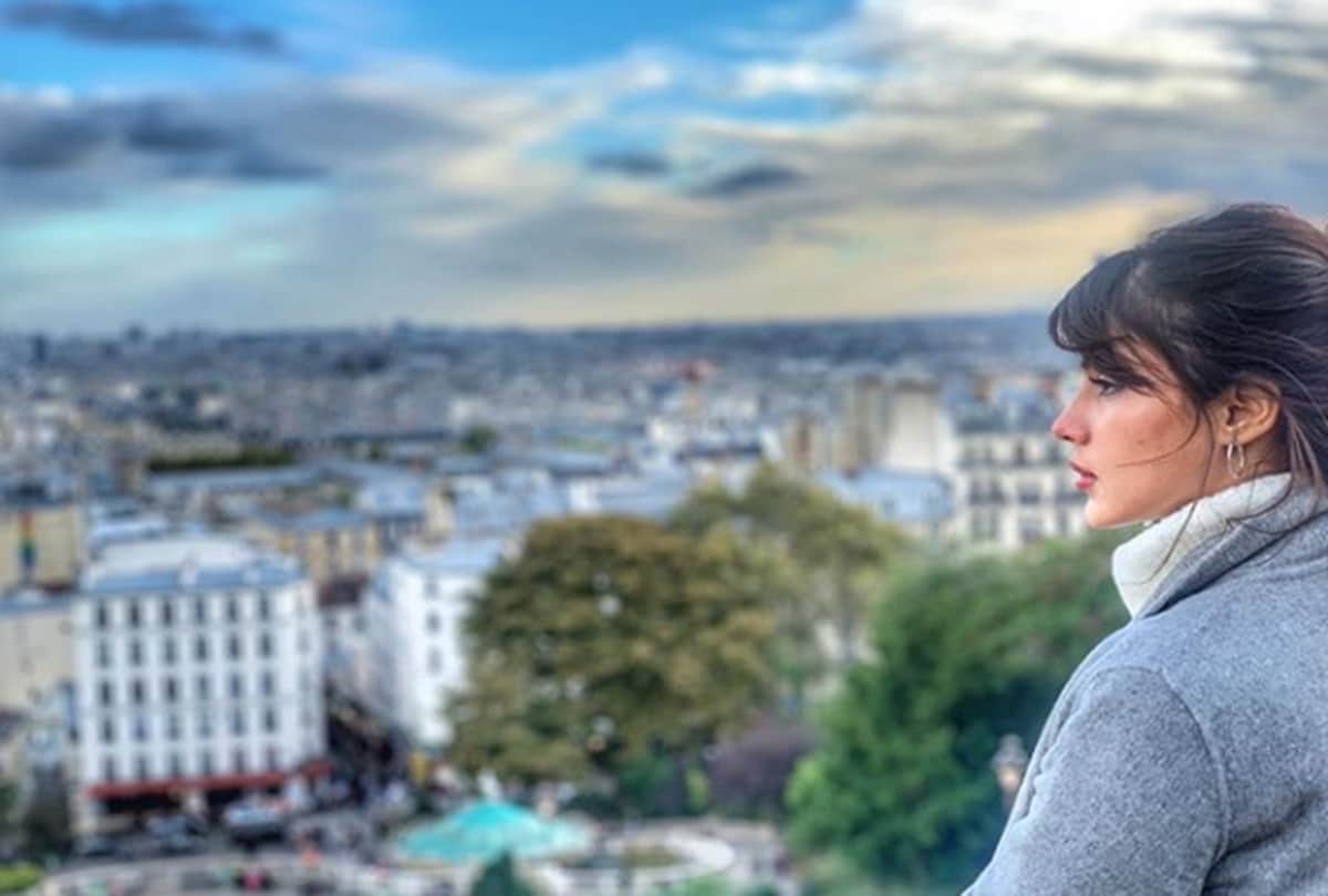 rhea chakraborty Trolled For Europe Trip Pic Which She Sitting On The Bed