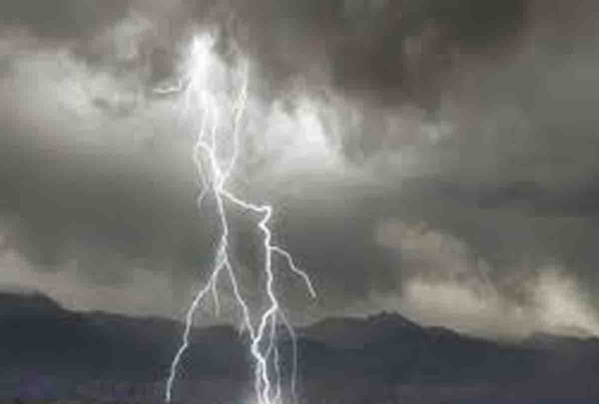 lightning falls in the fields, three dead including teenager in banda