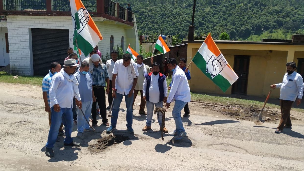 Hole on road in Garur