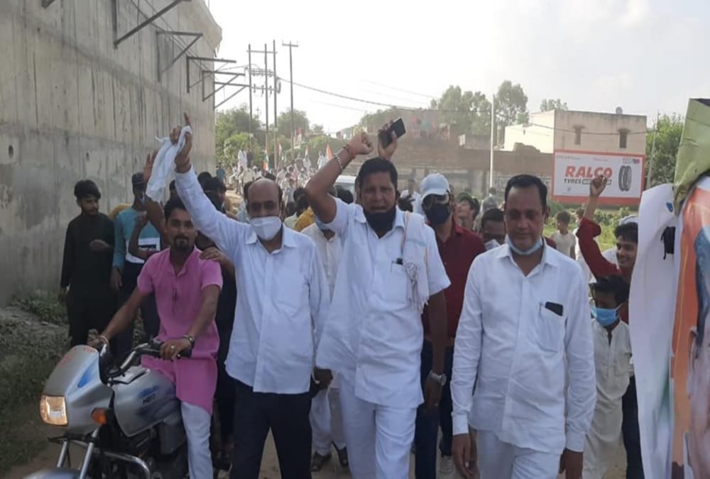 Independence Day 2020: Former Cm Harish Rawat Doing Tiranga yatra on bullock cart in haridwar With congress workers