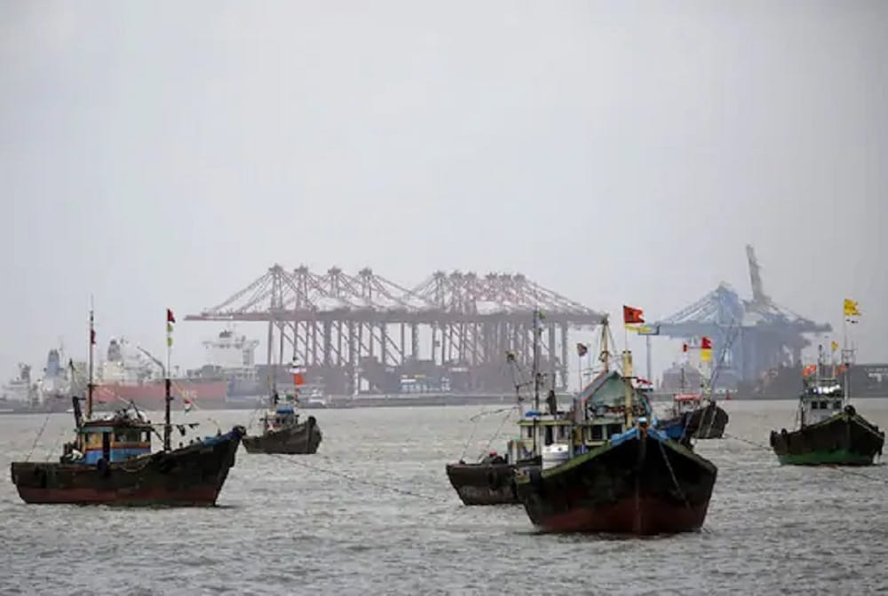 Pakistan arrests 16 Indian fishermen Latest News Updates