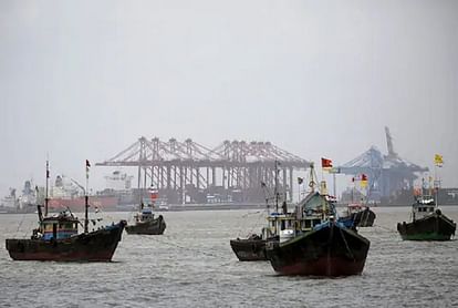 BSF nabs Pak fisherman, seizes 4 boats off Gujarat coast