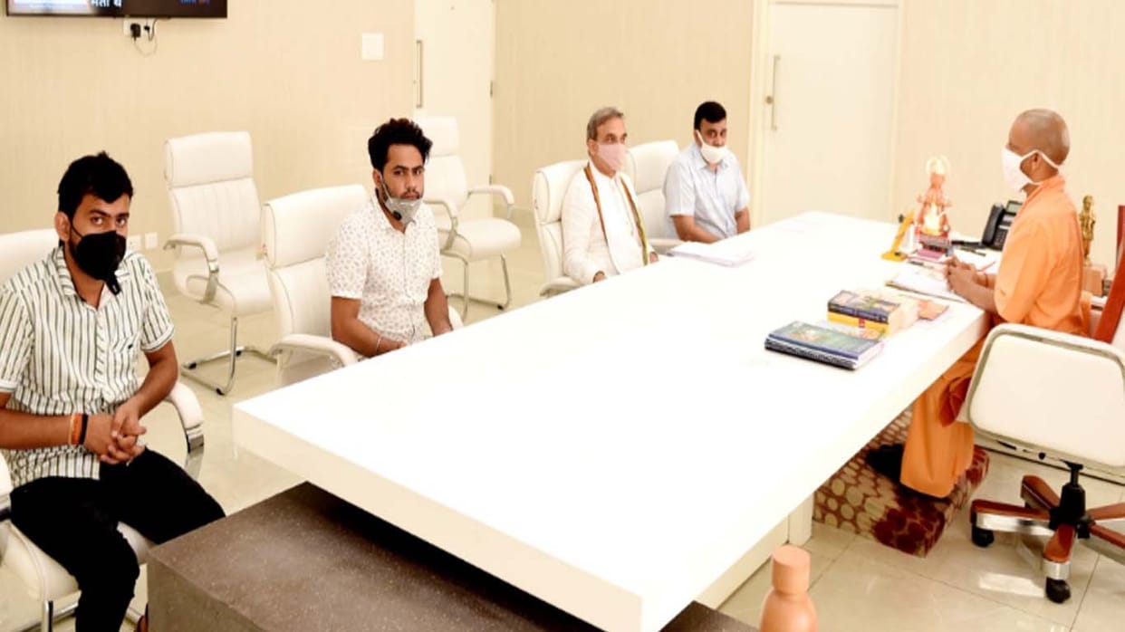 Sanjay Khokhar son met CM Yogi, demands CBI probe in murdr case, SP Baghpat transferred due to allegations