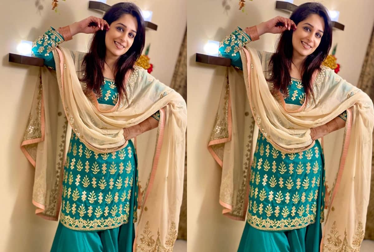 dipika kakar new earrings with special word musafir attract fans attention