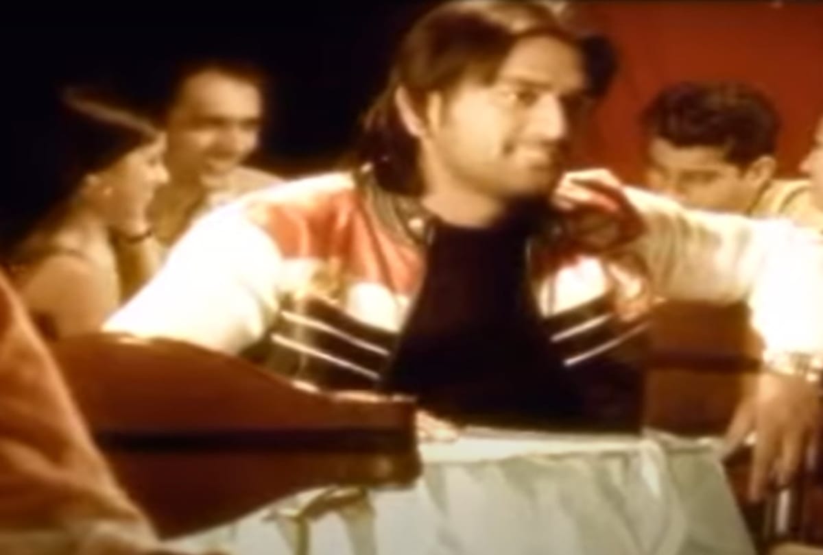 M S dhoni seen in an old music video of rani Tiwari wife of Bhojpuri actor and bjp mp manoj tiwari