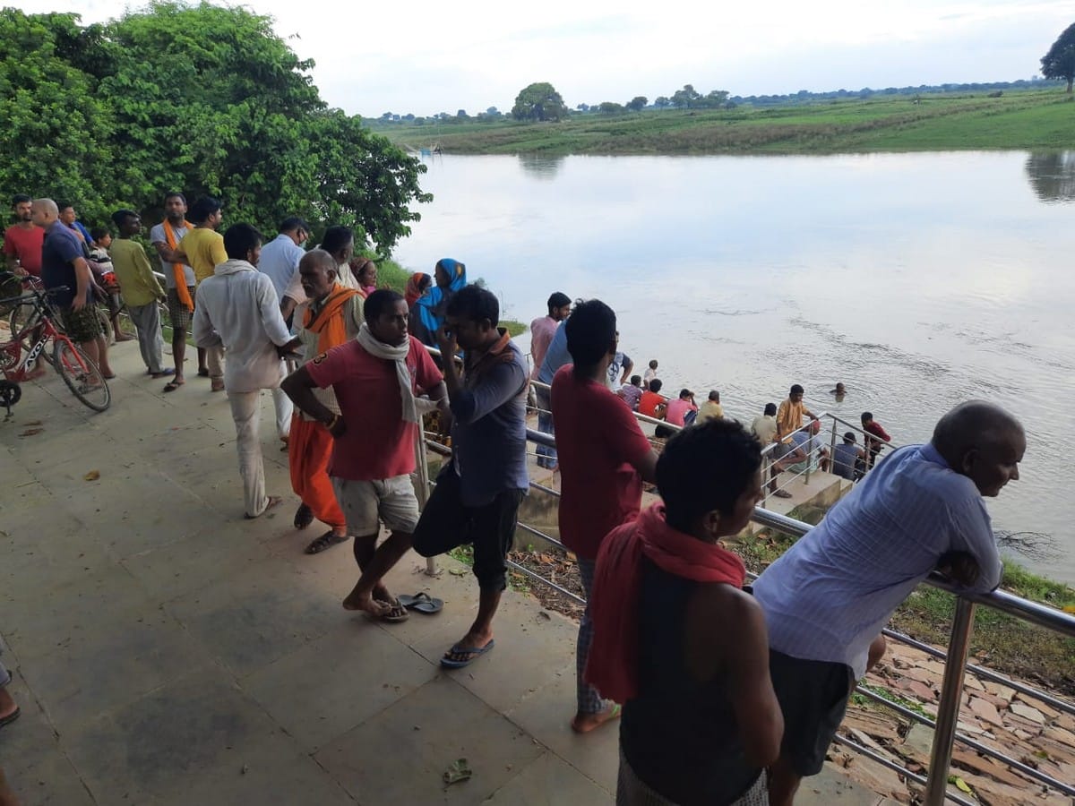 Three dead body found after died due to drown one drowned in karmnasha river in ghazipur up