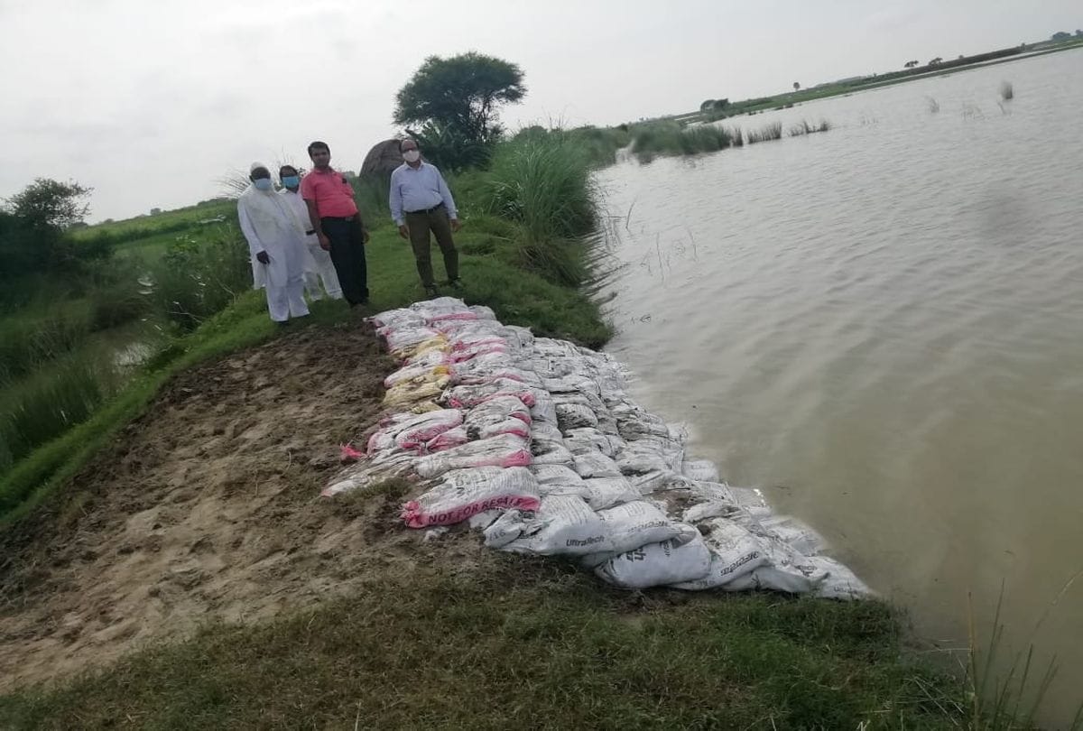 Medium Flood In Ganga River Kachla Ghat Alert By Irrigation Department
