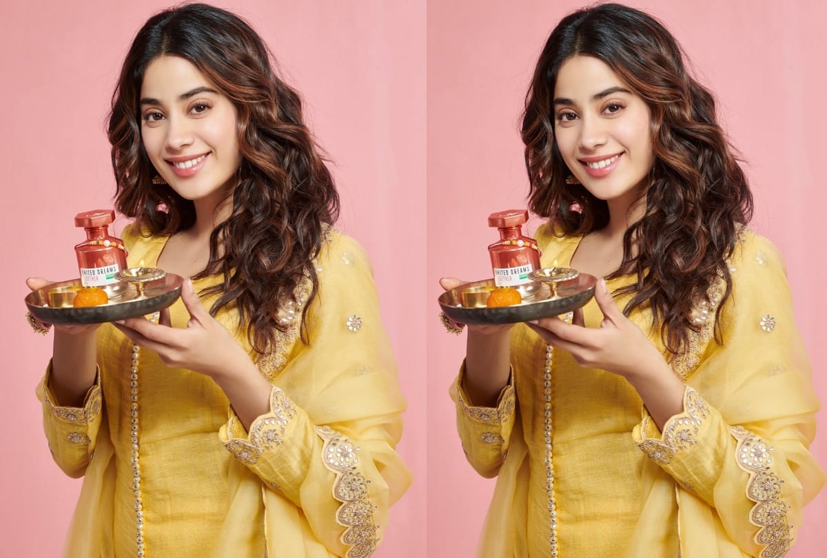janhvi kapoor spot in yellow kurta once again with khushi kapoor outside of arjun kapoor house