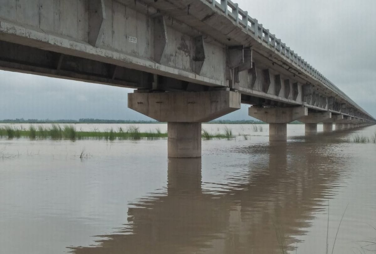 Medium Flood In Ganga River Kachla Ghat Alert By Irrigation Department