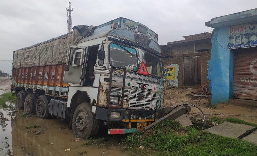 Uncontrolled truck collides with electric pole