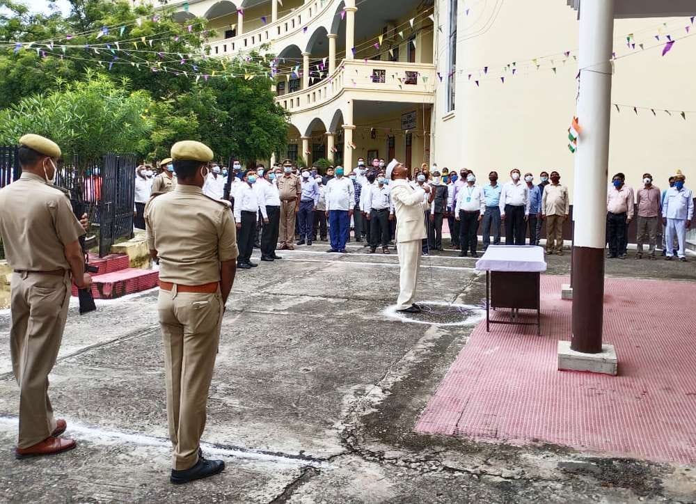 Celebration of independence was celebrated with great pomp in mahoba