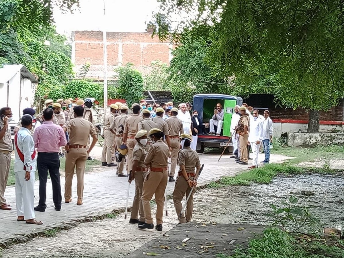 Police reached bhadohi with gyanpur bahubali mla vijay mishra going chc for corona test