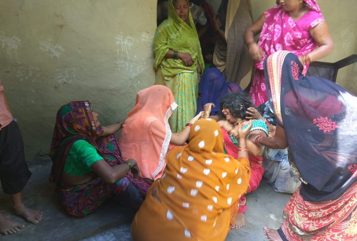 Murder of father and son beaten to death by lathi-stick during Panchayat in Pratapgarh, three suspended including policeman